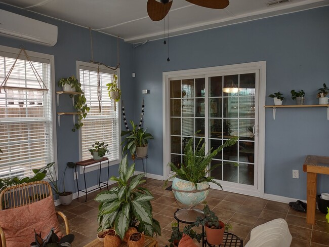 Building Photo - Outstanding FIVE Bedroom Home in Northeast Columbia!