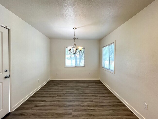 Building Photo - 1629 Kendall Dr