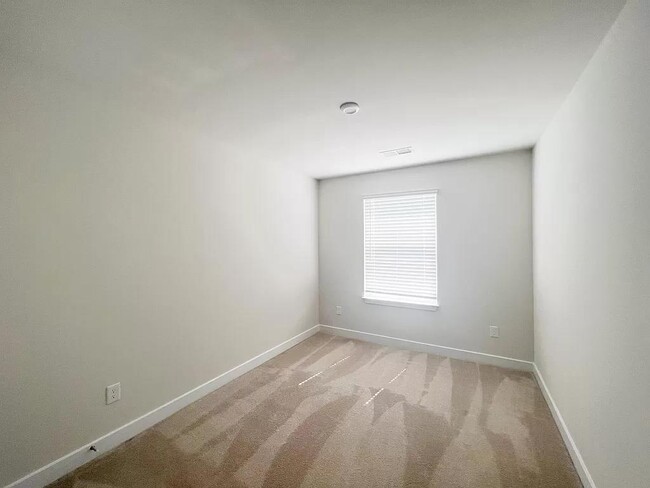 Building Photo - 100 Lilywood Ct