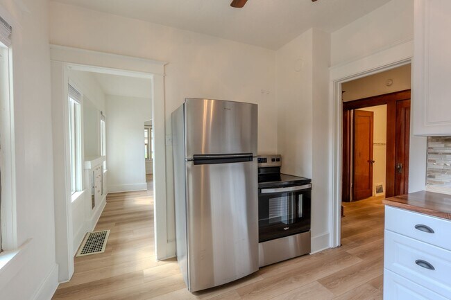 Building Photo - Brown Duplex