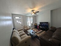 Building Photo - 3 Bedroom/2 Bath House in Lawrenceville --...