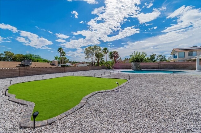 Building Photo - 3485 Shamrock Ave