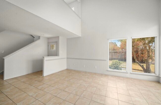 Building Photo - 7847 Green Lawn Dr
