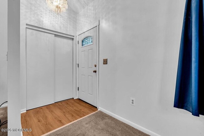 Building Photo - 11 Sutton Dr