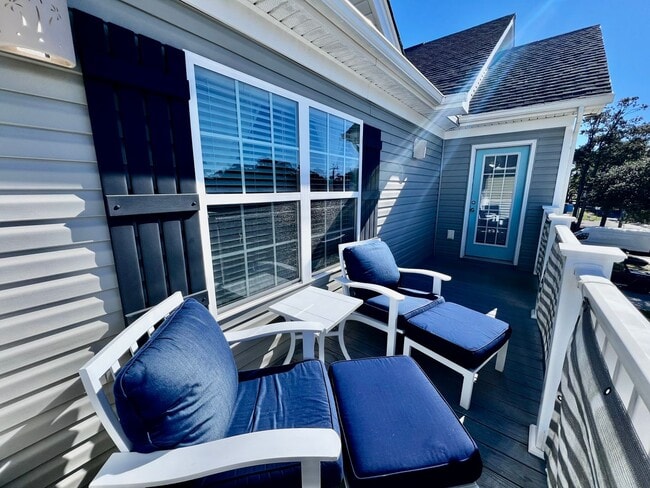 Building Photo - Luxury Beachside Home – Steps from the Bay!