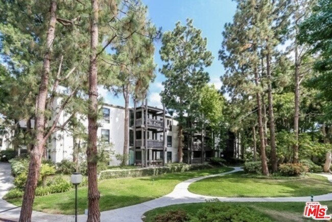 Building Photo - 7765 W 91st St