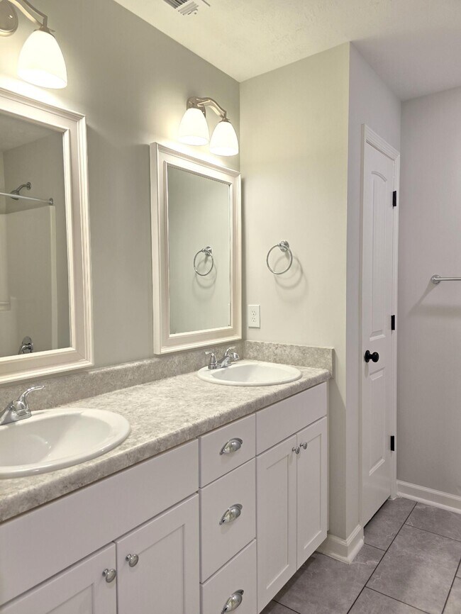 Building Photo - 1293 Elbron Dr