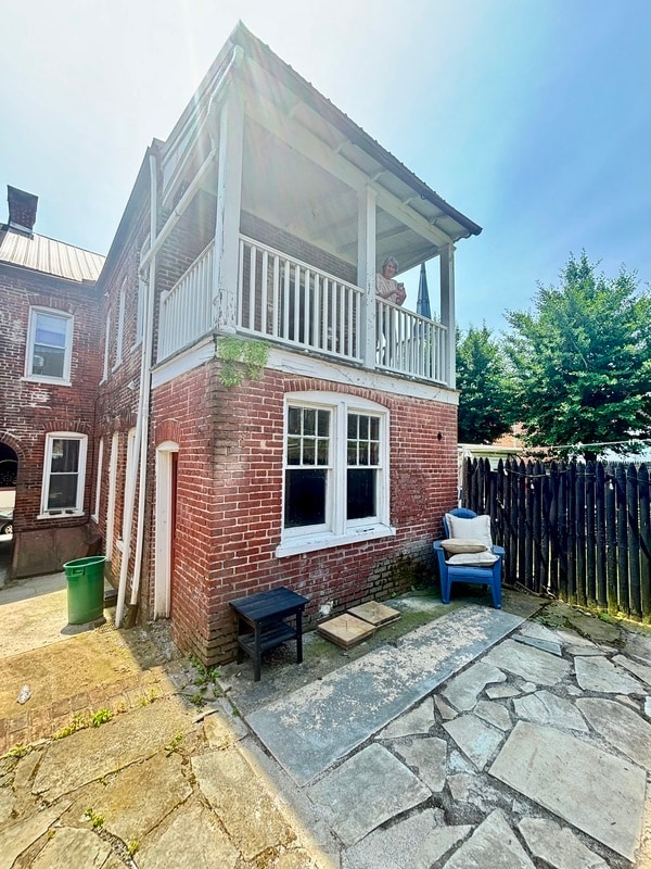 Building Photo - 411 St Joseph St