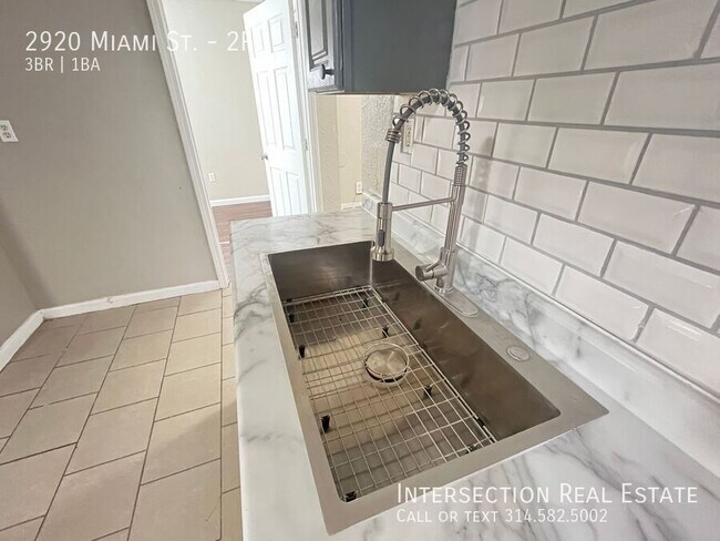 Building Photo - 2920 Miami St