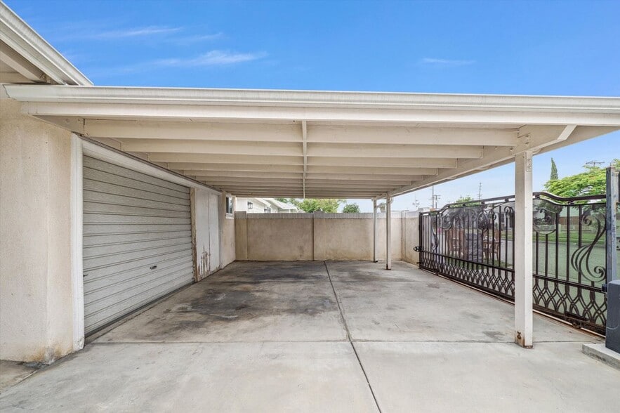 Building Photo - 14403 Benfield Ave