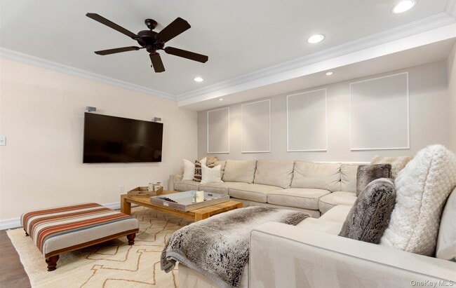 Building Photo - 847 E Broadway