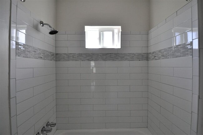 Building Photo - 11107 La Maida St
