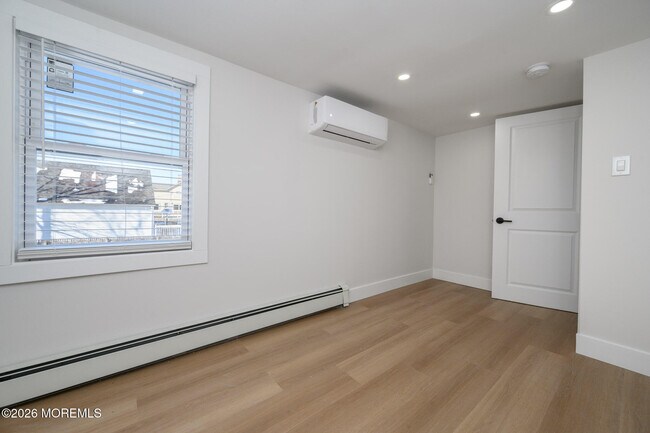 Building Photo - 8 Orchard St