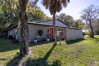 Building Photo - 2321 SW 31st Pl