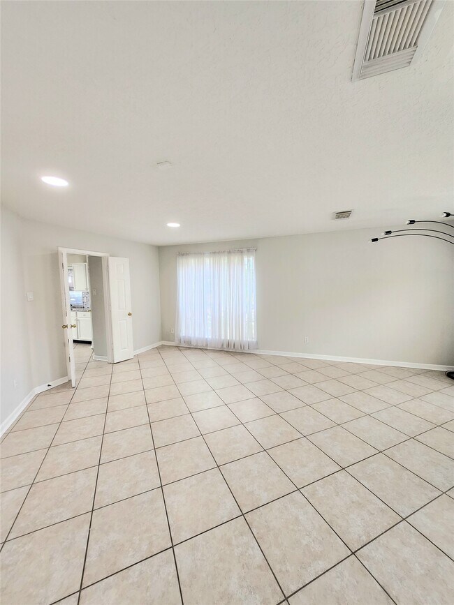 Building Photo - 14335 Berrington Dr