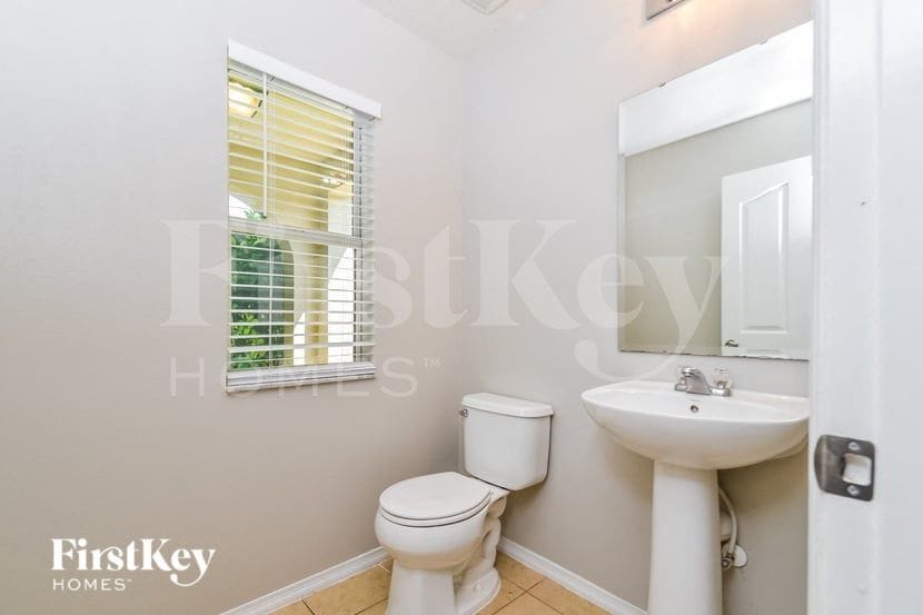 Building Photo - 13509 Laranja St