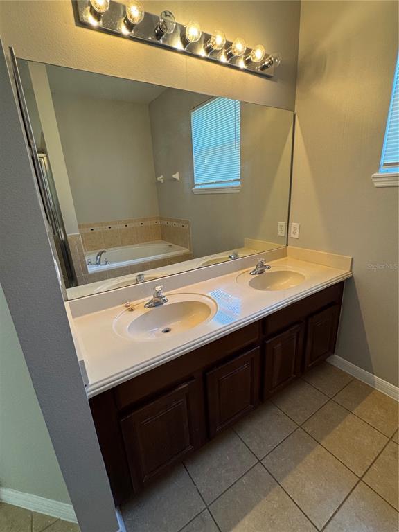 Building Photo - 559 Hiawatha Palm Pl