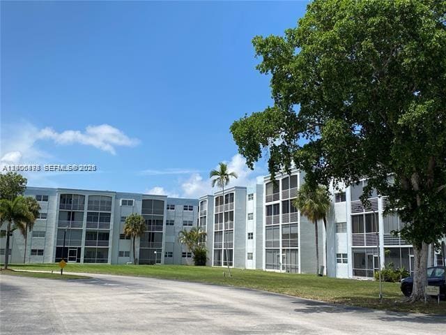 Building Photo - 608 NE 2nd St