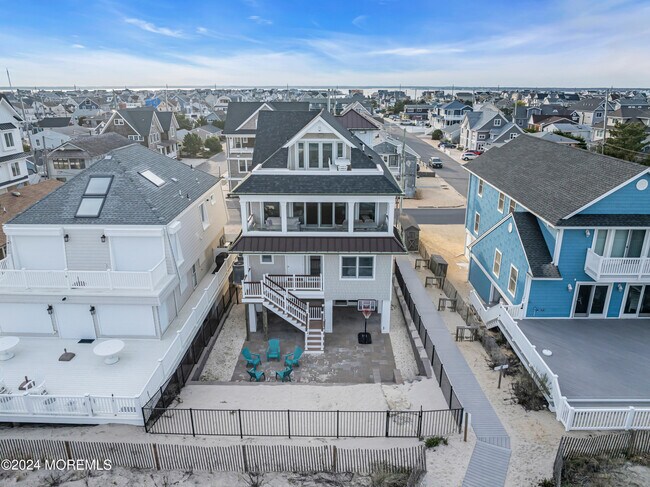 Building Photo - 3574 Ocean Terrace