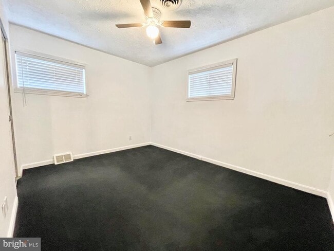 Building Photo - 1424 S Governors Ave