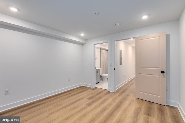 Building Photo - 1028 W Arizona St