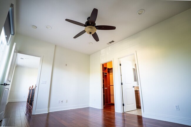 Building Photo - Exceptional estate Located In the highly desirable College Park Community.