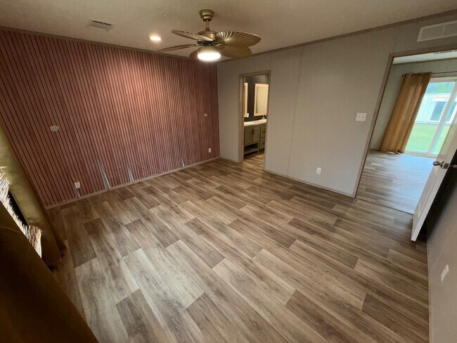 Building Photo - 1101 Old Dixie Hwy N