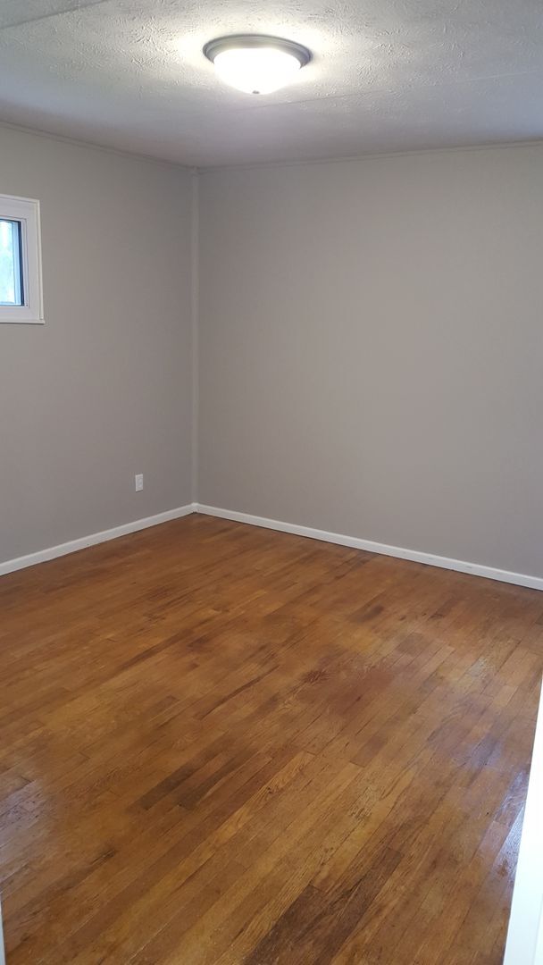 Building Photo - Charming 3 Bedroom Single-Family Home with Private Yard