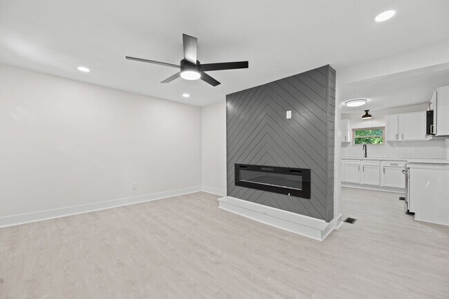 Building Photo - 2217 Cityview Ave
