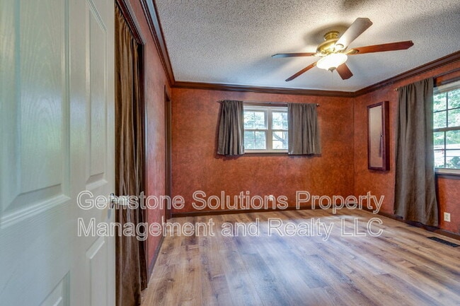 Building Photo - 5580 Hargrove Rd