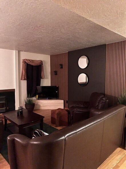 Building Photo - 628 Marquis Ct NE