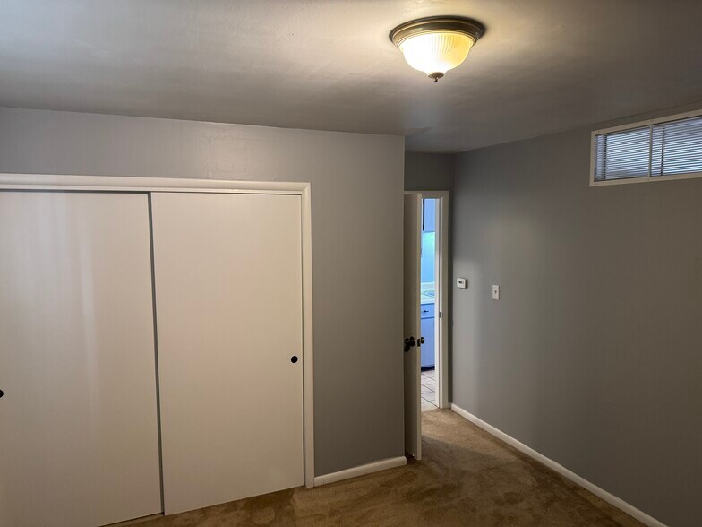 Building Photo - 10 Main St