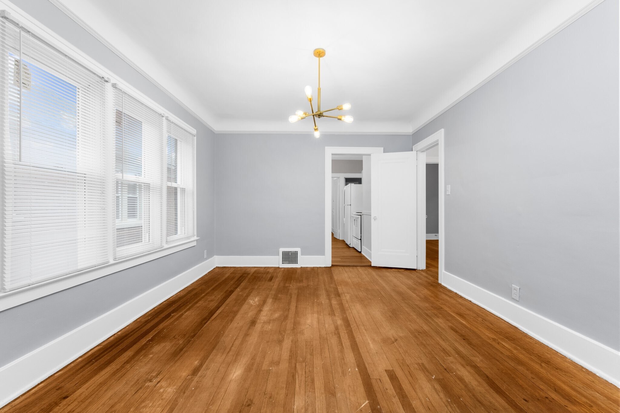 Building Photo - 966 Beaconsfield Ave