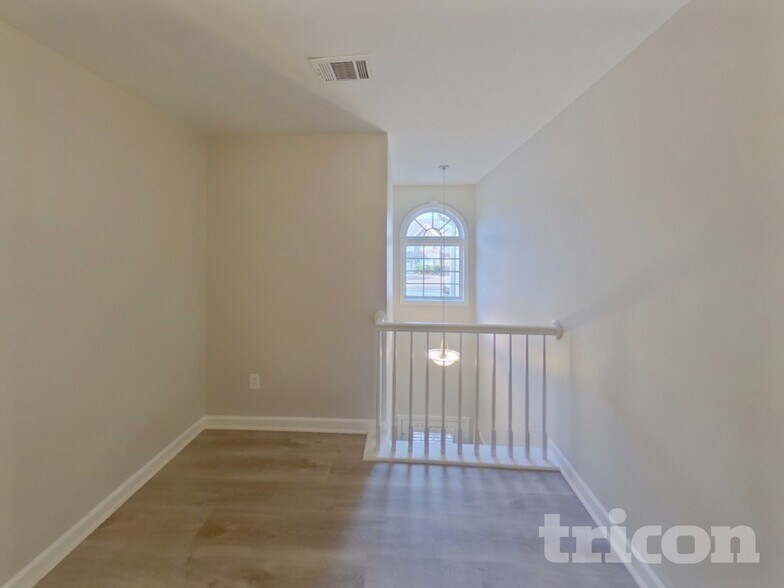 Building Photo - 383 Oakhaven Way