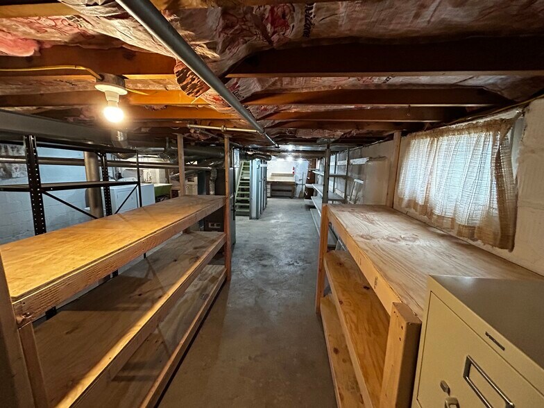 Building Photo - 706 E 71st Ter