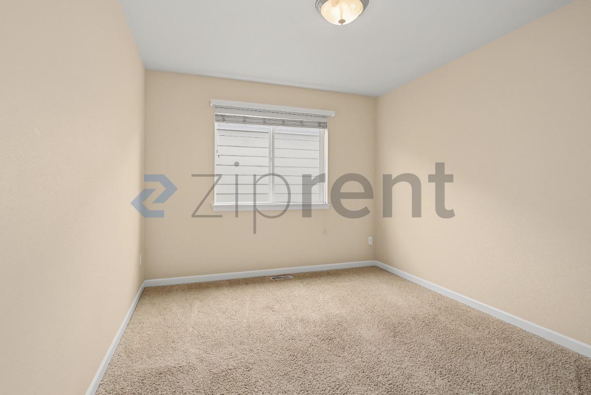 Building Photo - Unit