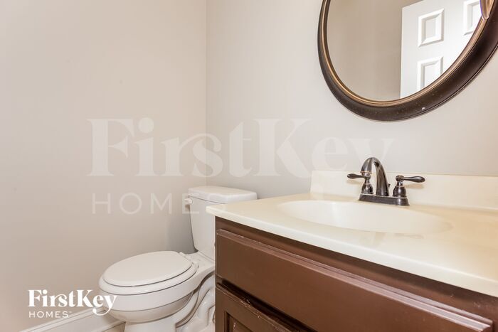 Building Photo - 15824 Robins Way