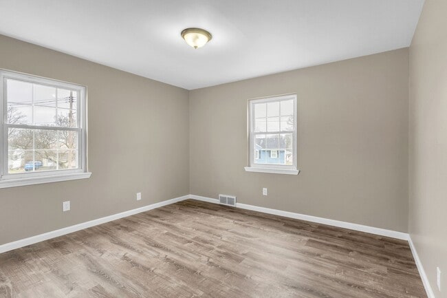 Building Photo - 3226 Quentin Dr