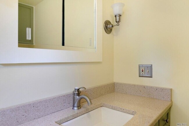 Building Photo - 3600 Pequash Ave