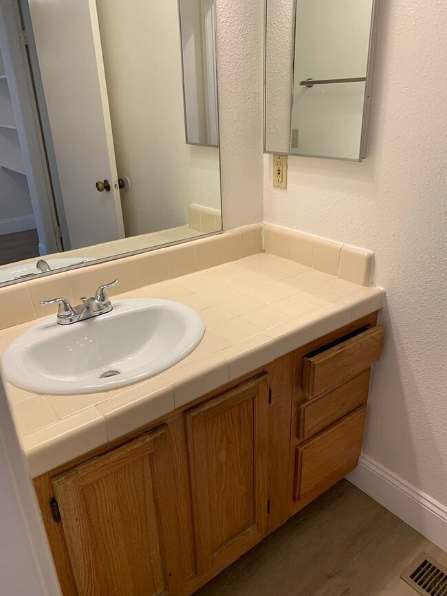 Building Photo - 2BD / 2BA Condo in Cedar Creek