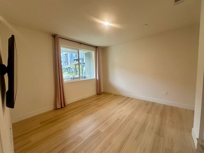 Building Photo - Bright 4 Bedroom 3 bath in FREMONT!