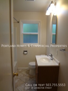 Building Photo - Charming Single Level Ranch-style House.