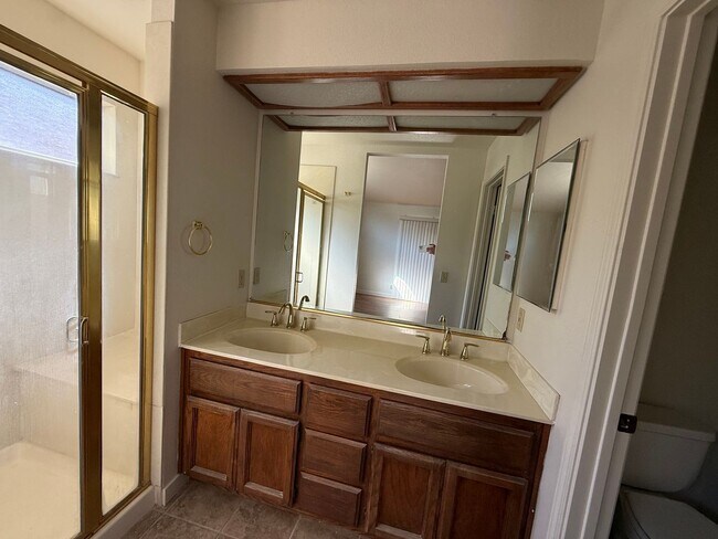 Building Photo - 2825 Airons Ct