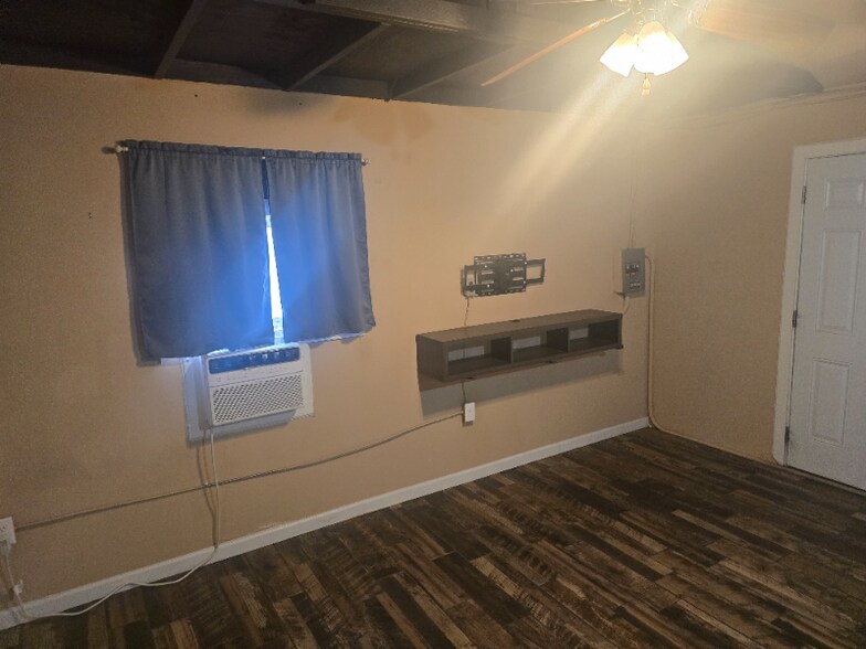 Building Photo - 425 S 98th Pl