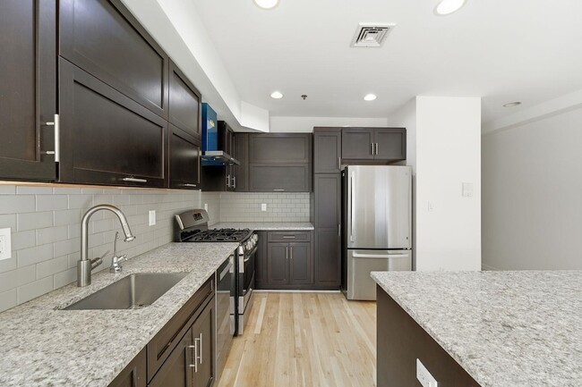 Building Photo - 86 Clinton St