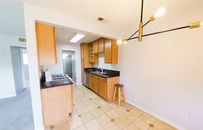 Building Photo - WELL MAINTAINED CONDO AT CREEKSIDE VILLAGE!