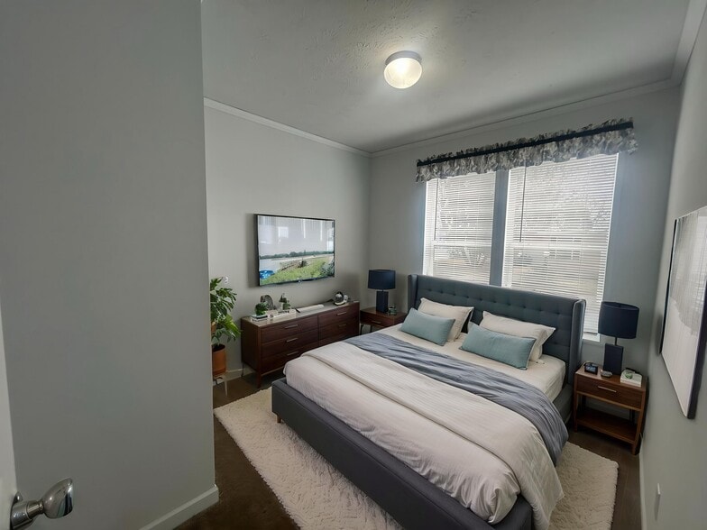 Building Photo - 103 Oak Ave