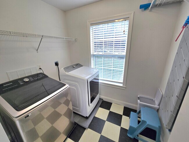 Building Photo - 12469 Daisywood Dr