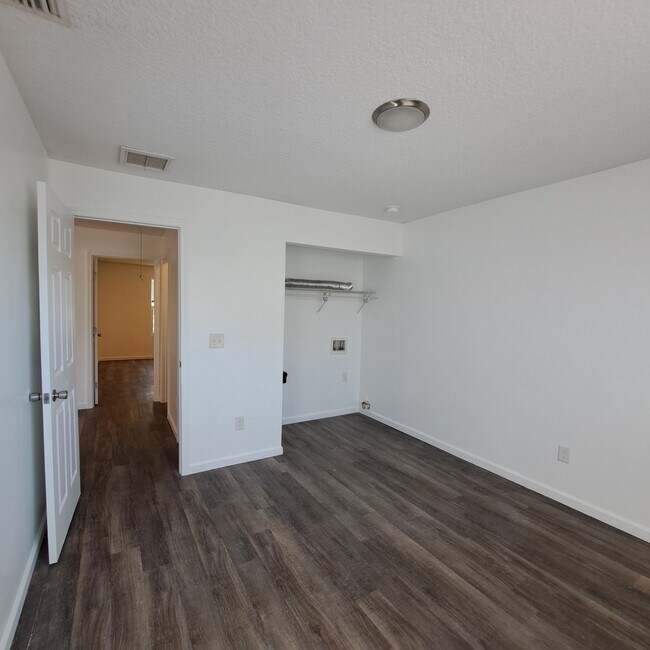 Building Photo - 1987 Erline Dr