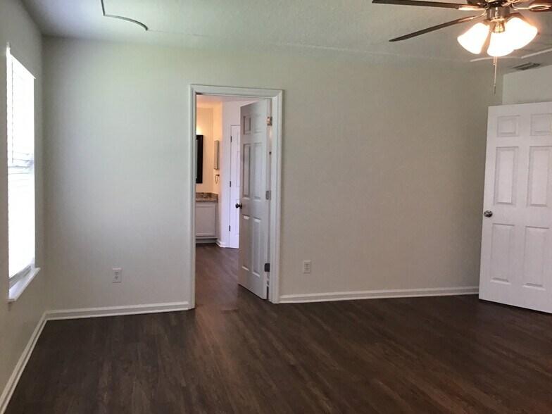 Building Photo - 534 Alice Cove Ct